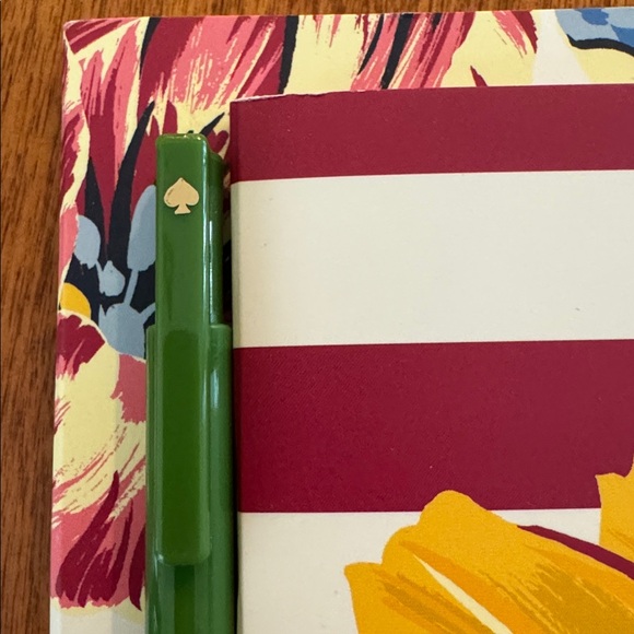 Kate Spade NWT Painted Tulips set of 2 pads and a pen in a pink mesh pouch. - Picture 5 of 7